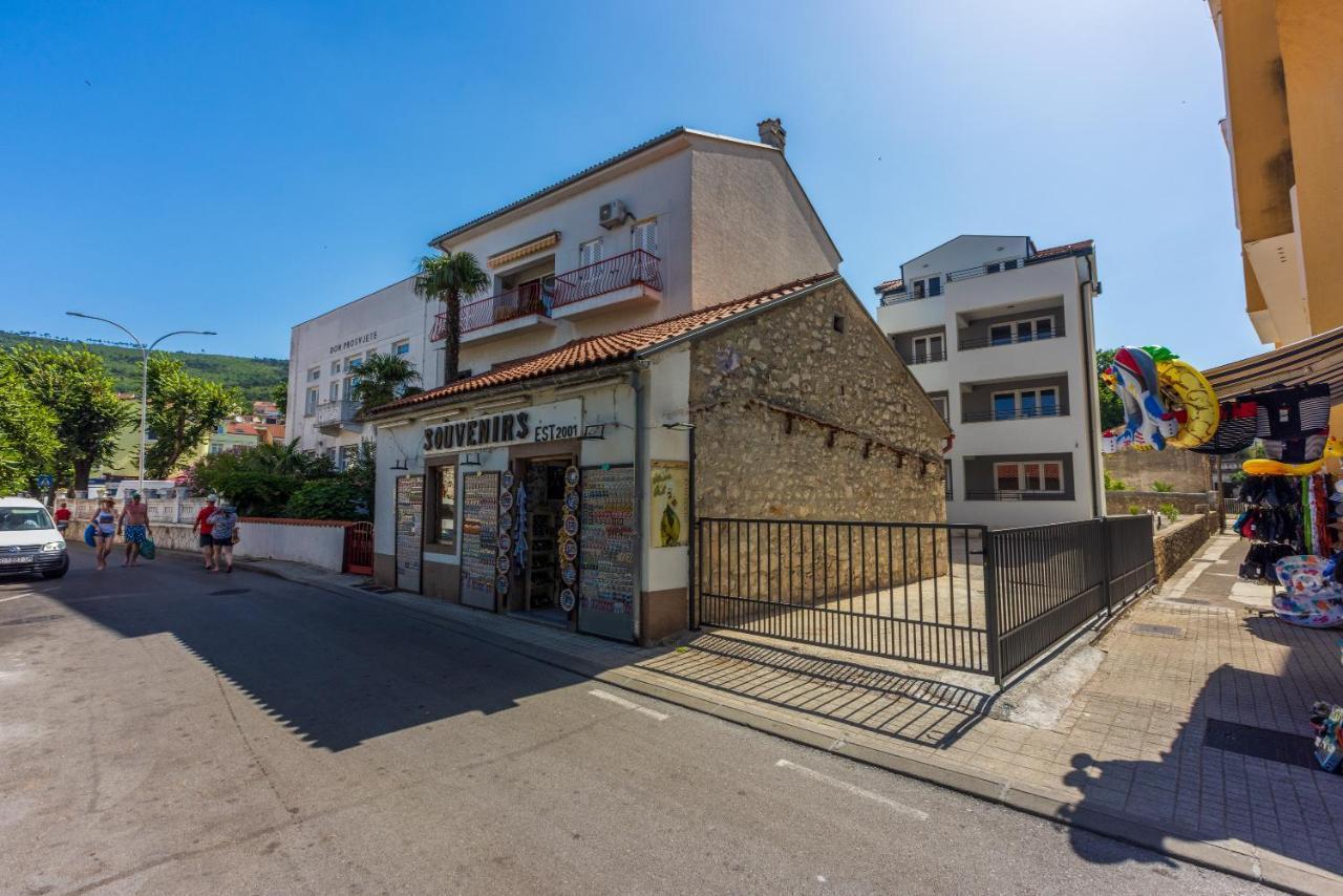Luxury Apartments Lovorka 1 & 2**** Selce Exterior photo